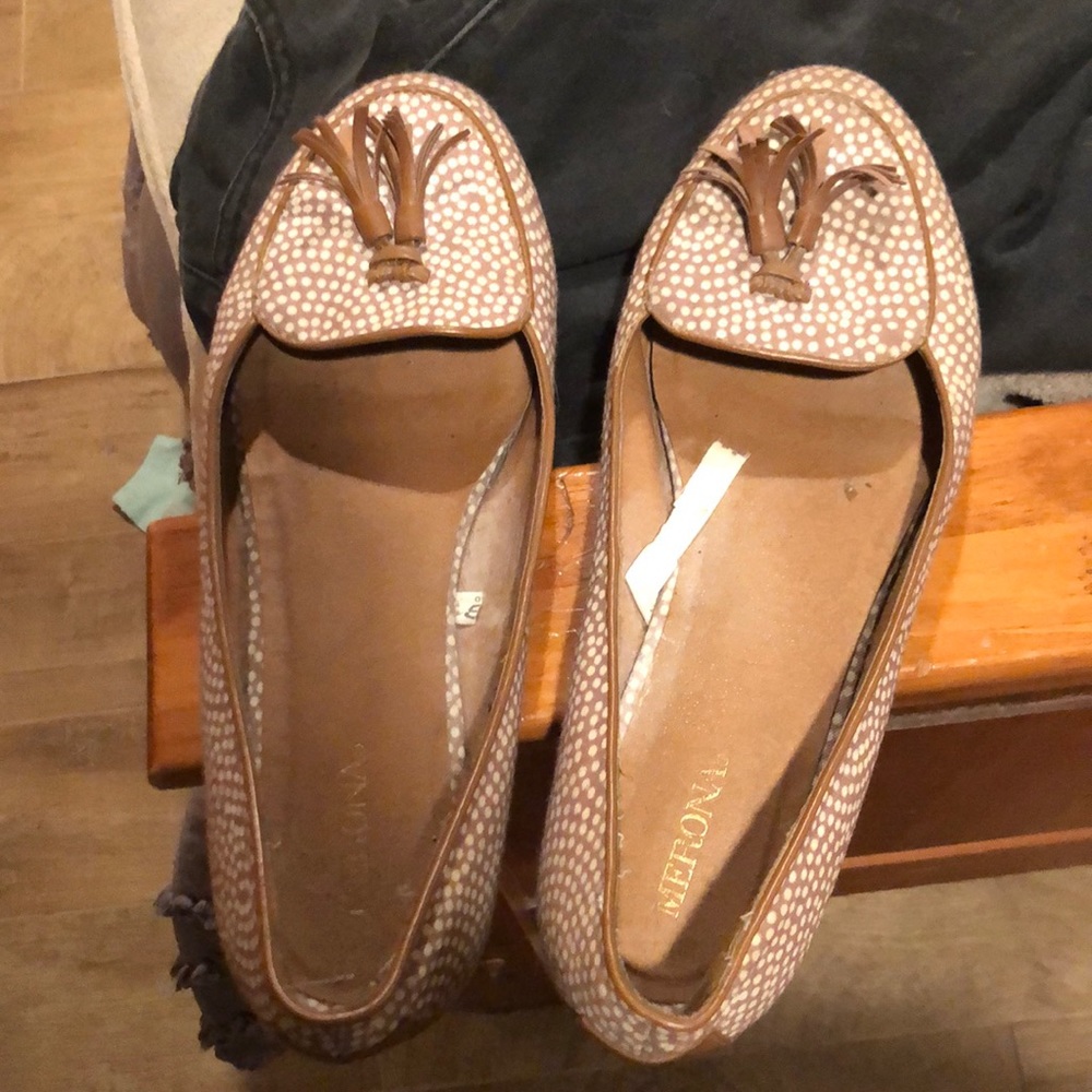 Tassel toe patterned flats